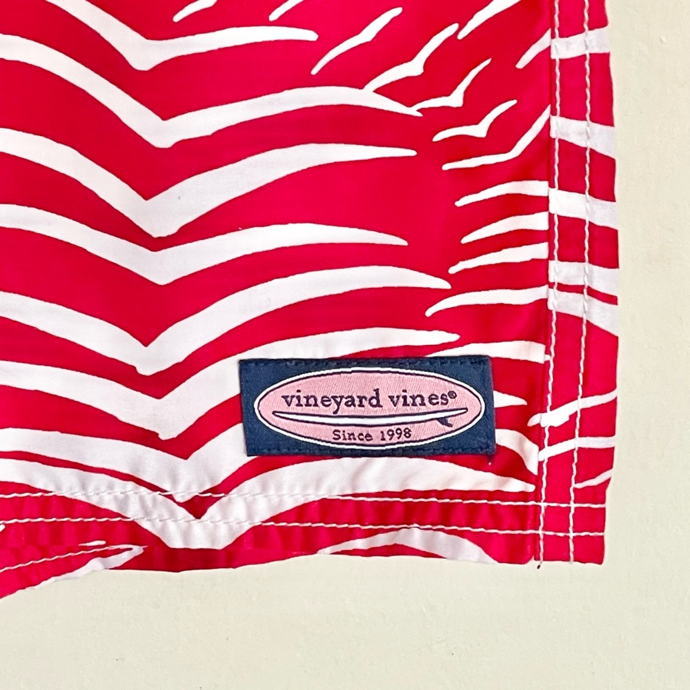 Vineyard Vines Performance Patterned Red White Bo… - image 4